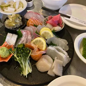 더쿠라 대표 사진