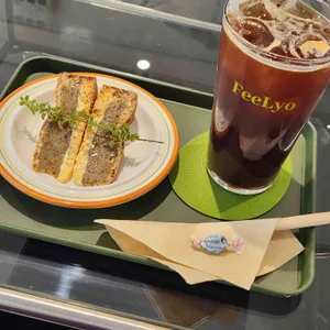 FEELYO 사진
