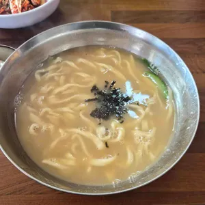 멸치네칼국수 사진 1