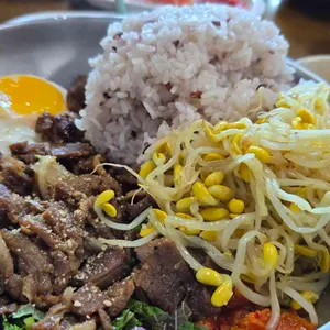 고기듬뿍대왕비빔밥 사진