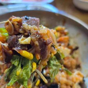 고기듬뿍대왕비빔밥 사진