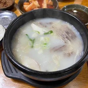 나랏님장작불곰탕 사진