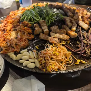 동두천솥뚜껑삼겹살 사진 1