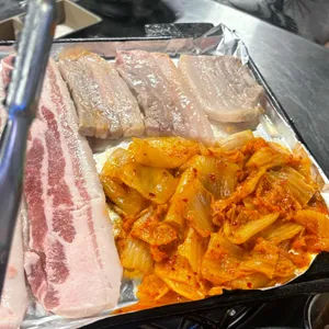 돼봉삼겹살 사진 1