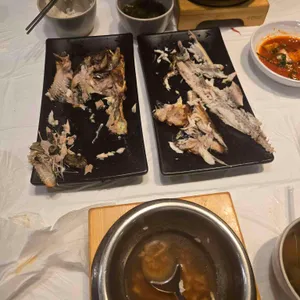 화덕 위에 고등어 사진