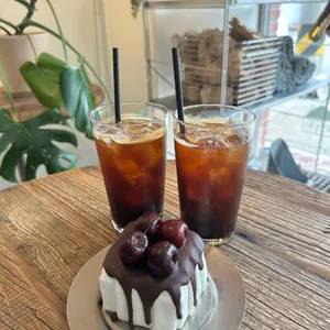 어피스앤드피스 사진