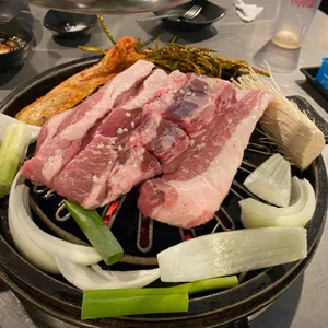 넙딱집 사진