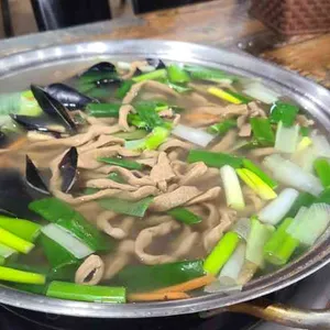 도토리 바지락손칼국수 사진