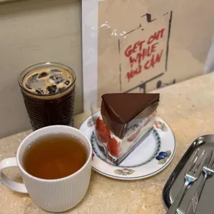 앨리스케이커리 사진