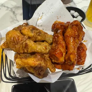 교촌치킨 사진
