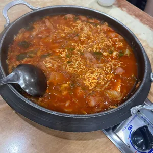 보글보글솥뚜껑부대찌개 사진