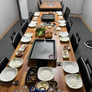 춤추는돼지 사진