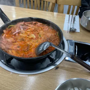 최네집 사진