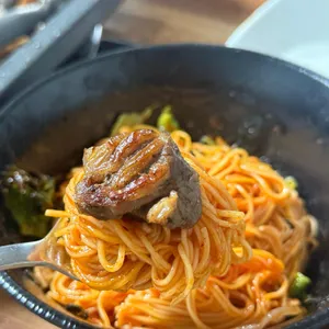 춤추는돼지 사진