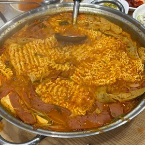 두꺼비부대찌개 사진