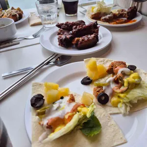 애슐리퀸즈 사진