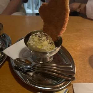 스몰바 루루 대표 사진