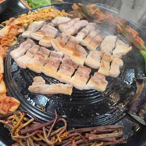 김윤식의 착한국수 & 솥뚜껑삼겹살 사진 1