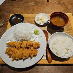 카츠 바이 콘반 사진