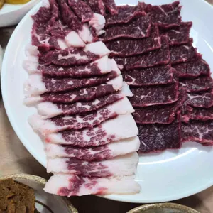 궁전생고기집 사진 1
