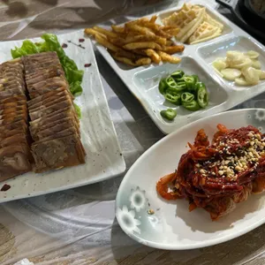 원통장충왕족발 사진 1