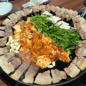 무쇠김치삼겹 사진 1