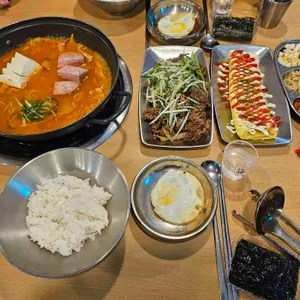 고기반햄반김치찌개&김치찜 사진