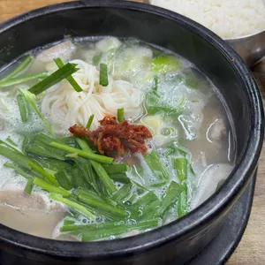 덕이네돼지국밥 사진