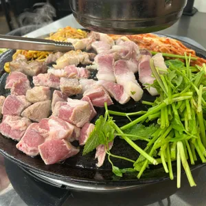 할매솥뚜껑삼겹살 대표 사진