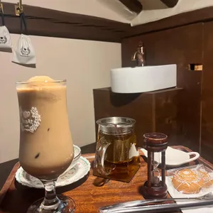 티앗 사진
