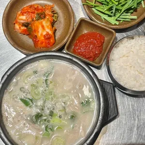 수변최고돼지국밥 사진 1