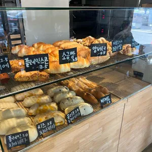 밀로브레드 사진