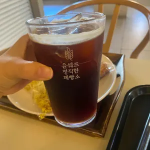 엔제리너스 x 윤쉐프 정직한 제빵소 사진