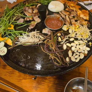 미나리고사리 솥뚜껑삼겹살 사진