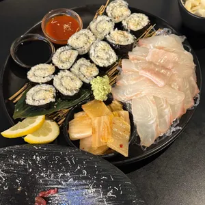 어테이너블 대표 사진