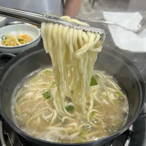 오늘도 보쌈 칼국수 사진 1