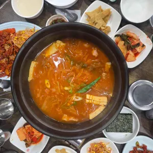 옛날생돼지김치찌개 사진
