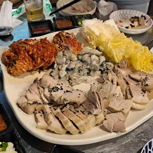 오늘도육해공 대표 사진