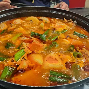 오늘도육해공 대표 사진