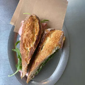 엠오더블유 사진