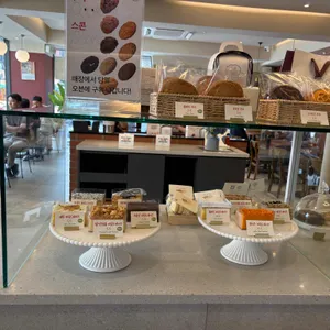 파운데이 대표 사진