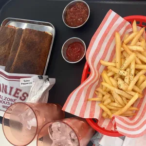 조니스칼조네하우스 사진