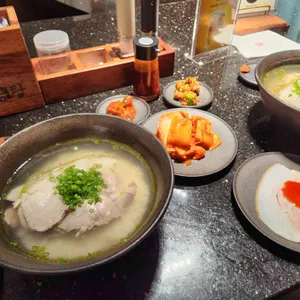 진돼지곰탕 사진