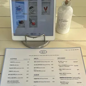 이에이 카페 리뷰 사진