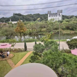 뉴버리 리뷰 사진