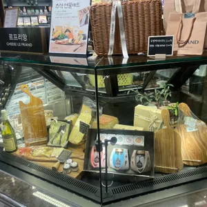 르프리앙 대표 사진