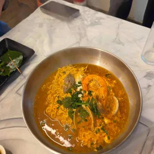 신라의달밤 송대말 사진