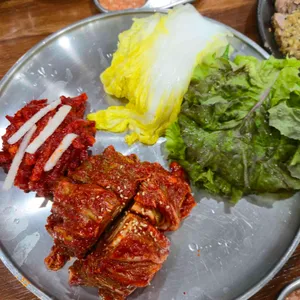 장수마늘보쌈 사진