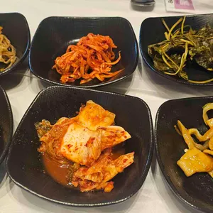 중앙탑초가집 사진