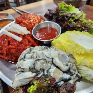 장수마늘보쌈 사진